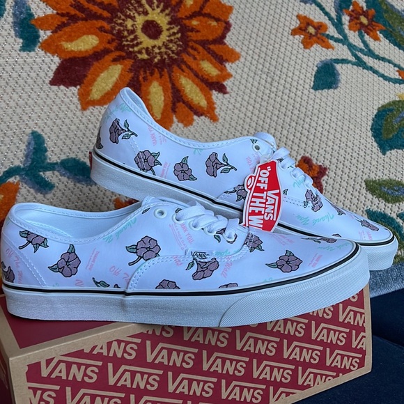 Vans Authentic
(Thank You Floral) True White 
VNOA2Z5119L

MEN’s sneakers - Picture 6 of 16